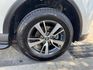 Toyota  RAV4 金鑽店~RAV4  2.0 尊爵版 里程履約保證只跑9萬多公里！  主要配備有，ACC自動跟車系統 車道偏離警示 斜坡起步輔助 循跡防滑系統 9安 遠光燈自動控制 胎壓監控 免鑰啟動車門鎖 定速 光感應頭燈 電動折疊後視鏡 倒車影像 導航 Apple CarPlay ￼分區恆溫空調 粉塵過濾器 電動座椅 LED日行燈 頭燈 尾燈 等多項配  第23張縮圖