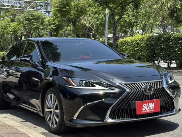 Lexus  ES200  第1張相片