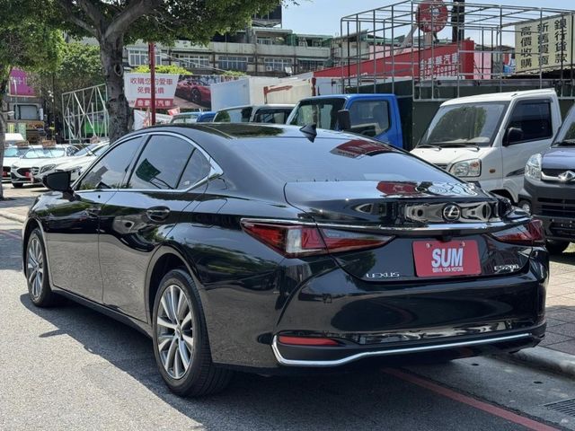 Lexus  ES200  第2張相片