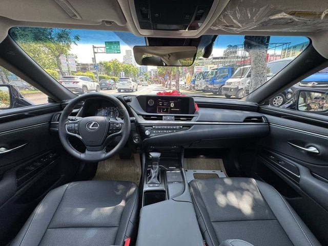Lexus  ES200  第3張相片