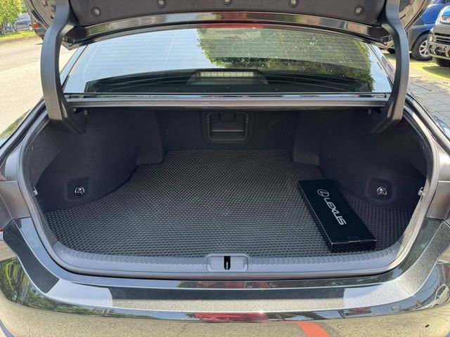 Lexus  ES200  第18張相片