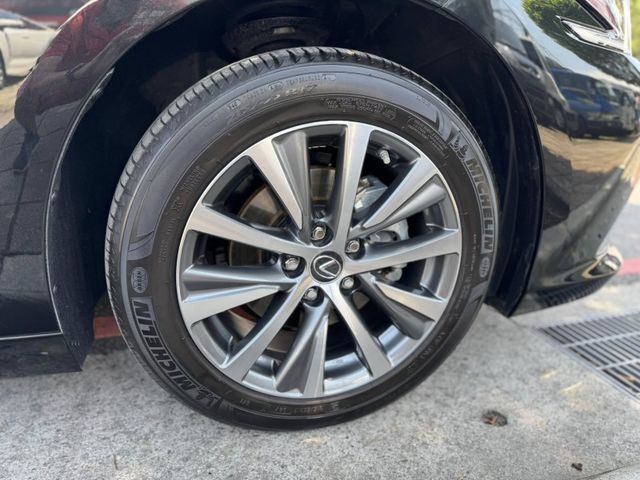 Lexus  ES200  第23張相片