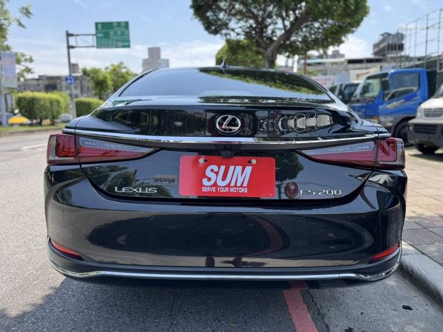 Lexus  ES200  第25張相片