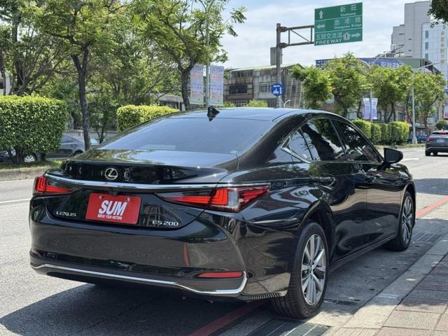 Lexus  ES200  第27張相片
