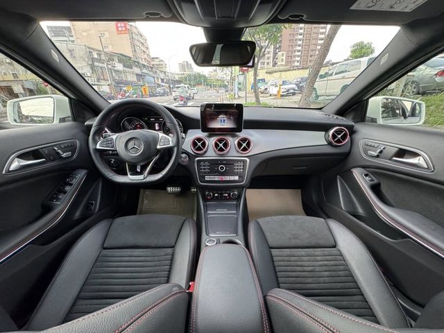 Mercedes-Benz/賓士   GLA-CLASS  GLA180  第4張相片