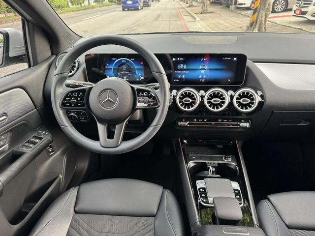 Mercedes-Benz/賓士   B-CLASS  B180  第4張相片