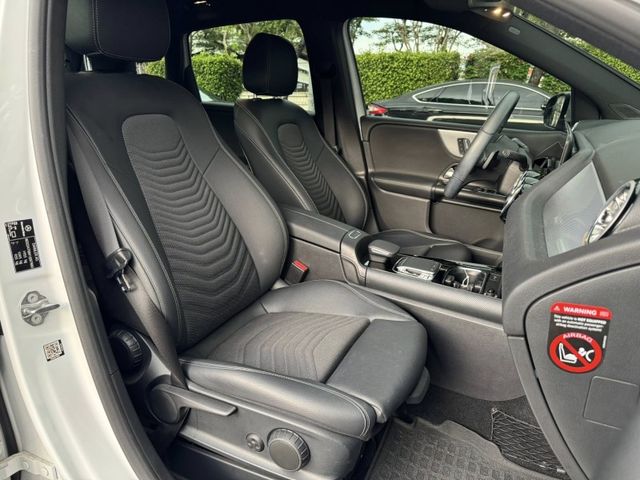 Mercedes-Benz/賓士   B-CLASS  B180  第7張相片
