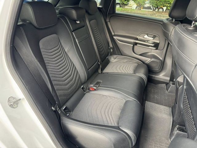 Mercedes-Benz/賓士   B-CLASS  B180  第8張相片