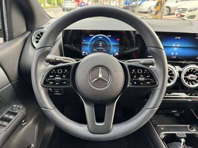 Mercedes-Benz/賓士   B-CLASS  B180  第9張相片
