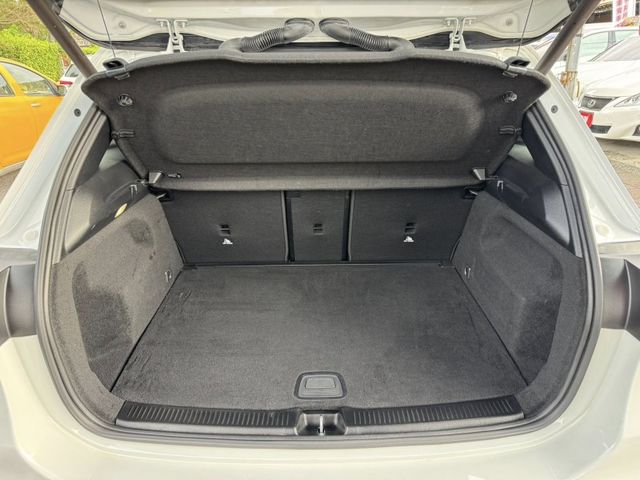 Mercedes-Benz/賓士   B-CLASS  B180  第18張相片