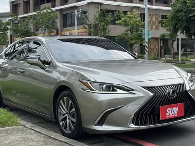 Lexus  ES  第1張相片