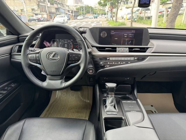 Lexus  ES  第3張相片