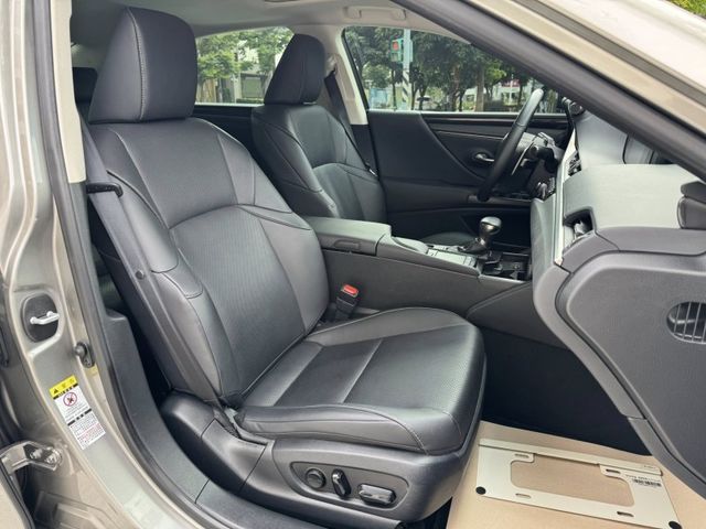 Lexus  ES  第5張相片