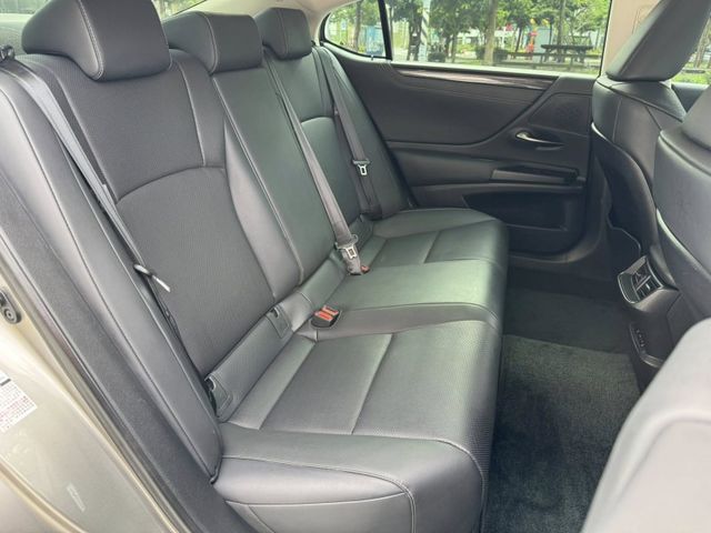 Lexus  ES  第6張相片
