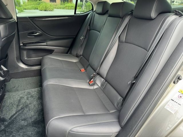 Lexus  ES  第8張相片