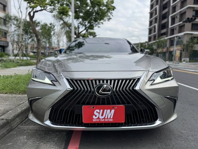 Lexus  ES  第21張相片