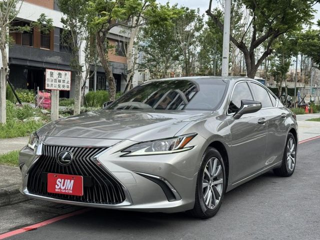 Lexus  ES  第23張相片