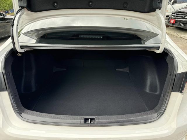 Toyota  Altis 金鑽店~自用車證只跑5萬公里，ACC跟車+車道偏移，AEB自動煞停，恆溫  第18張相片