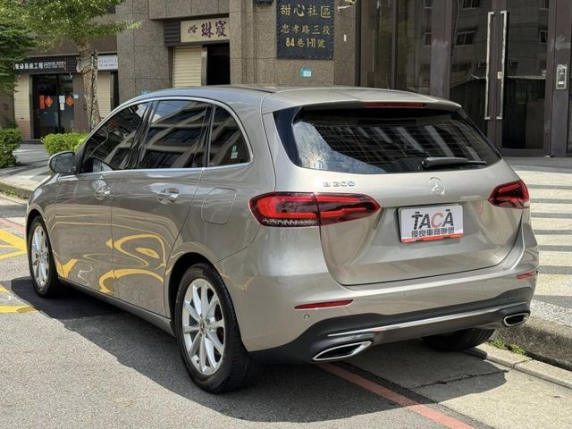Mercedes-Benz/賓士   B-CLASS  B200 金鑽店~賓士總代理 B200 銀灰色 1.3 渦輪增壓 163匹馬力 前輪驅動 雙離合器7速自  第2張相片