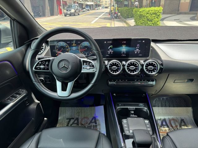 Mercedes-Benz/賓士   B-CLASS  B200 金鑽店~賓士總代理 B200 銀灰色 1.3 渦輪增壓 163匹馬力 前輪驅動 雙離合器7速自  第4張相片