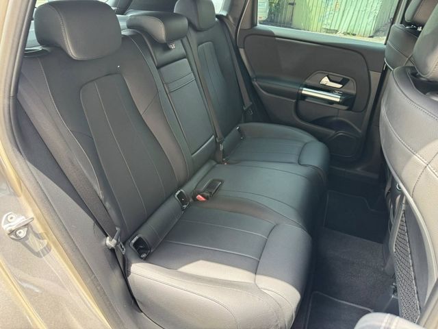 Mercedes-Benz/賓士   B-CLASS  B200 金鑽店~賓士總代理 B200 銀灰色 1.3 渦輪增壓 163匹馬力 前輪驅動 雙離合器7速自  第6張相片