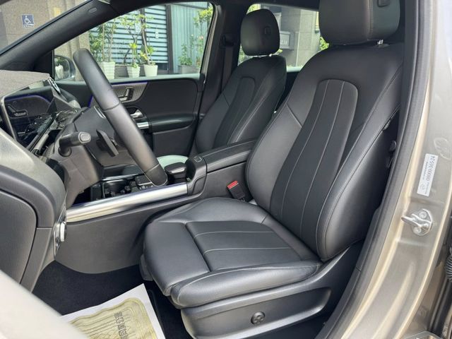 Mercedes-Benz/賓士   B-CLASS  B200 金鑽店~賓士總代理 B200 銀灰色 1.3 渦輪增壓 163匹馬力 前輪驅動 雙離合器7速自  第7張相片