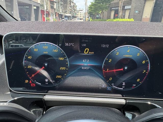 Mercedes-Benz/賓士   B-CLASS  B200 金鑽店~賓士總代理 B200 銀灰色 1.3 渦輪增壓 163匹馬力 前輪驅動 雙離合器7速自  第11張相片