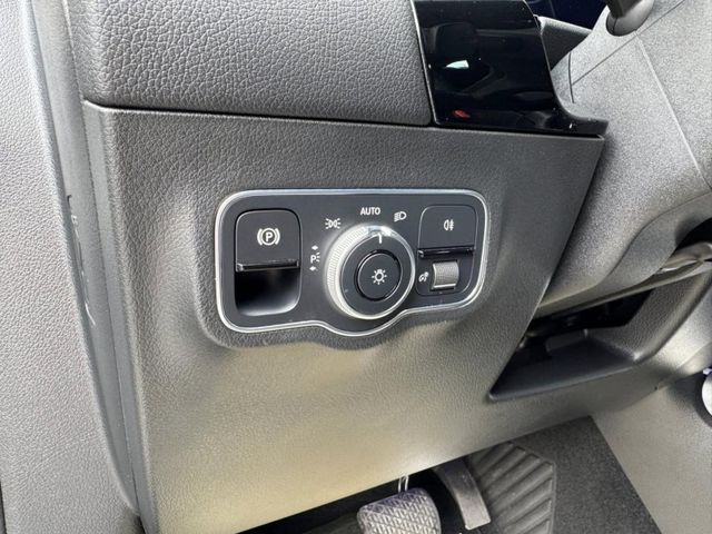 Mercedes-Benz/賓士   B-CLASS  B200 金鑽店~賓士總代理 B200 銀灰色 1.3 渦輪增壓 163匹馬力 前輪驅動 雙離合器7速自  第13張相片