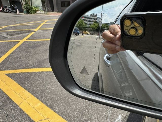 Mercedes-Benz/賓士   B-CLASS  B200 金鑽店~賓士總代理 B200 銀灰色 1.3 渦輪增壓 163匹馬力 前輪驅動 雙離合器7速自  第21張相片