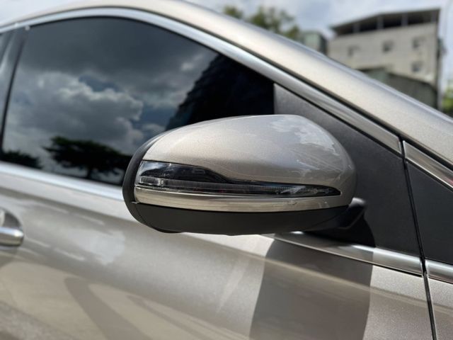 Mercedes-Benz/賓士   B-CLASS  B200 金鑽店~賓士總代理 B200 銀灰色 1.3 渦輪增壓 163匹馬力 前輪驅動 雙離合器7速自  第22張相片