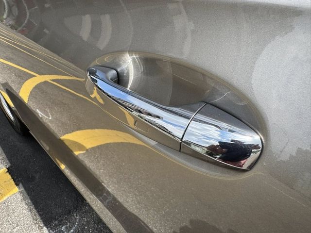 Mercedes-Benz/賓士   B-CLASS  B200 金鑽店~賓士總代理 B200 銀灰色 1.3 渦輪增壓 163匹馬力 前輪驅動 雙離合器7速自  第23張相片