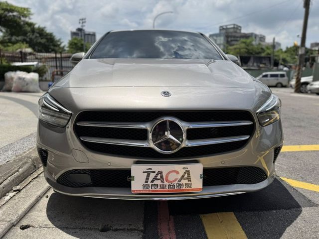 Mercedes-Benz/賓士   B-CLASS  B200 金鑽店~賓士總代理 B200 銀灰色 1.3 渦輪增壓 163匹馬力 前輪驅動 雙離合器7速自  第25張相片