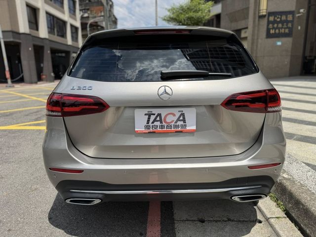 Mercedes-Benz/賓士   B-CLASS  B200 金鑽店~賓士總代理 B200 銀灰色 1.3 渦輪增壓 163匹馬力 前輪驅動 雙離合器7速自  第26張相片