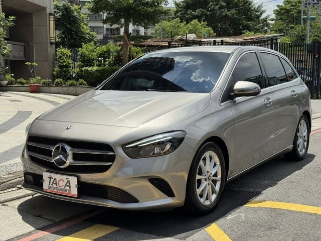 Mercedes-Benz/賓士   B-CLASS  B200 金鑽店~賓士總代理 B200 銀灰色 1.3 渦輪增壓 163匹馬力 前輪驅動 雙離合器7速自  第27張相片