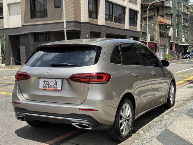 Mercedes-Benz/賓士   B-CLASS  B200 金鑽店~賓士總代理 B200 銀灰色 1.3 渦輪增壓 163匹馬力 前輪驅動 雙離合器7速自  第28張相片