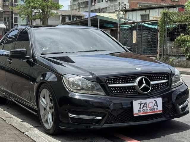 Mercedes-Benz/賓士   C-CLASS  C250 金鑽店~  C250 AMG版 1.8 直列4缸 渦輪增壓 204匹 7速手自排 天窗 定速 電動座椅 9安 安卓機 無線Apple CarPl  第1張相片