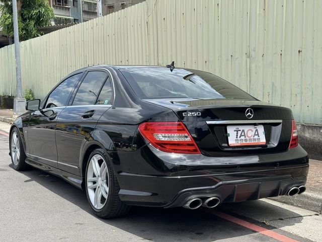 Mercedes-Benz/賓士   C-CLASS  C250 金鑽店~  C250 AMG版 1.8 直列4缸 渦輪增壓 204匹 7速手自排 天窗 定速 電動座椅 9安 安卓機 無線Apple CarPl  第2張相片