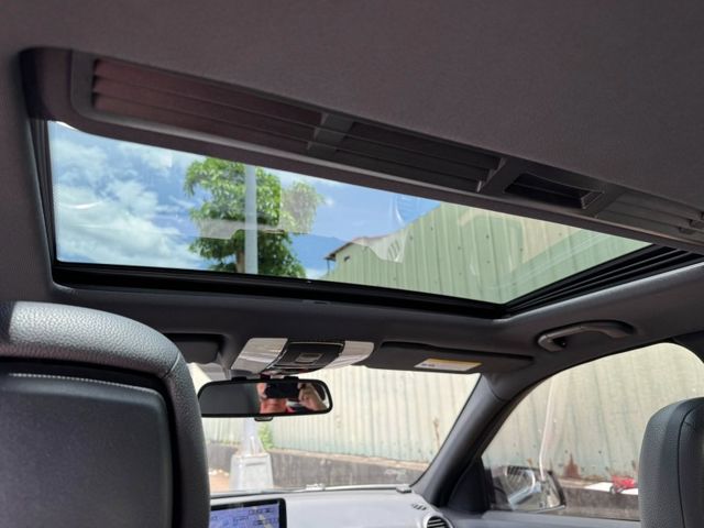 Mercedes-Benz/賓士   C-CLASS  C250 金鑽店~  C250 AMG版 1.8 直列4缸 渦輪增壓 204匹 7速手自排 天窗 定速 電動座椅 9安 安卓機 無線Apple CarPl  第17張相片