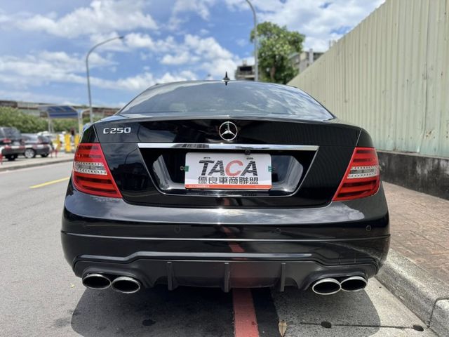 Mercedes-Benz/賓士   C-CLASS  C250 金鑽店~  C250 AMG版 1.8 直列4缸 渦輪增壓 204匹 7速手自排 天窗 定速 電動座椅 9安 安卓機 無線Apple CarPl  第22張相片