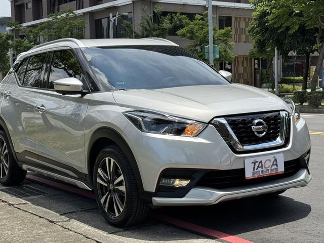 Nissan  Kicks 金鑽店~超時尚 大小空間剛剛好的小休旅 家庭用車來囉！2022年式 Kicks 1.5 智行旗艦版 里程保證只跑9千多公  第1張相片