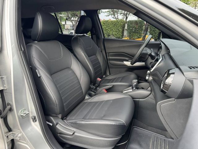Nissan  Kicks 金鑽店~超時尚 大小空間剛剛好的小休旅 家庭用車來囉！2022年式 Kicks 1.5 智行旗艦版 里程保證只跑9千多公  第5張相片