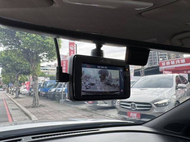 Nissan  Kicks 金鑽店~超時尚 大小空間剛剛好的小休旅 家庭用車來囉！2022年式 Kicks 1.5 智行旗艦版 里程保證只跑9千多公  第20張相片