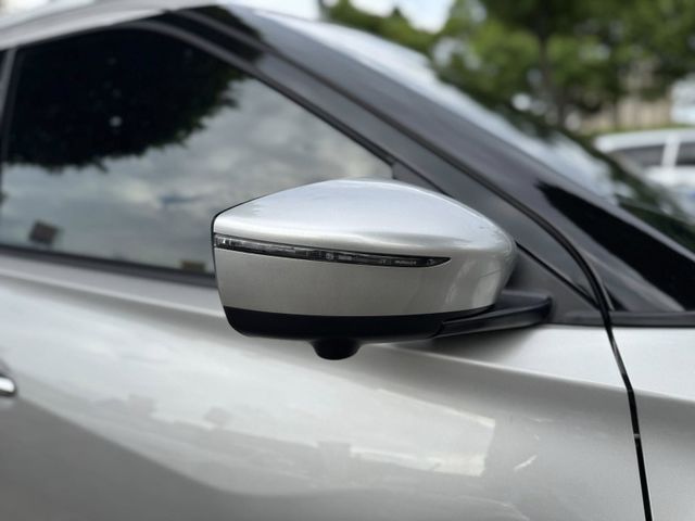 Nissan  Kicks 金鑽店~超時尚 大小空間剛剛好的小休旅 家庭用車來囉！2022年式 Kicks 1.5 智行旗艦版 里程保證只跑9千多公  第23張相片