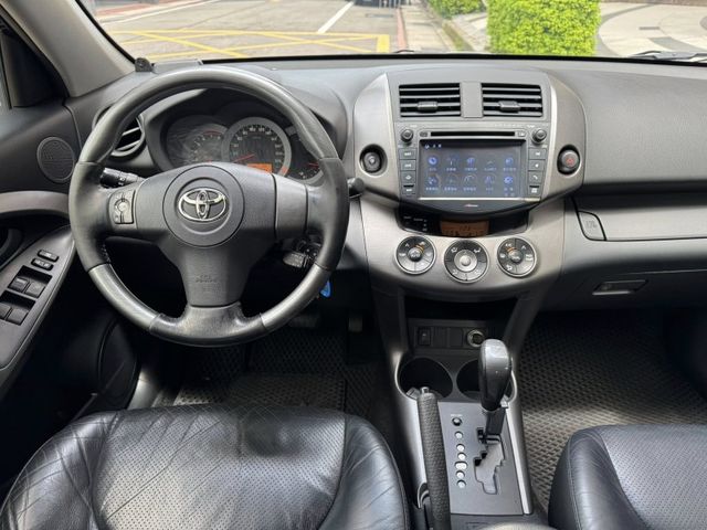 Toyota  RAV4 金鑽店~RAV4 黑色 2.4G尊貴版 里程保證 車況優值 非常好開 妥善率高 超優值代步神  第4張相片