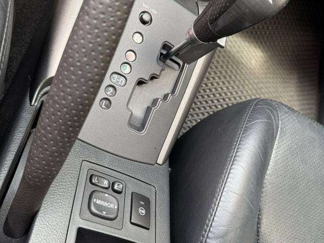 Toyota  RAV4 金鑽店~RAV4 黑色 2.4G尊貴版 里程保證 車況優值 非常好開 妥善率高 超優值代步神  第13張相片