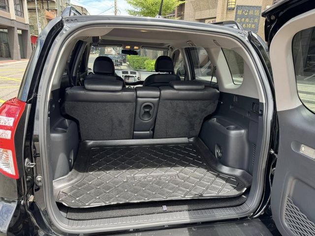 Toyota  RAV4 金鑽店~RAV4 黑色 2.4G尊貴版 里程保證 車況優值 非常好開 妥善率高 超優值代步神  第16張相片