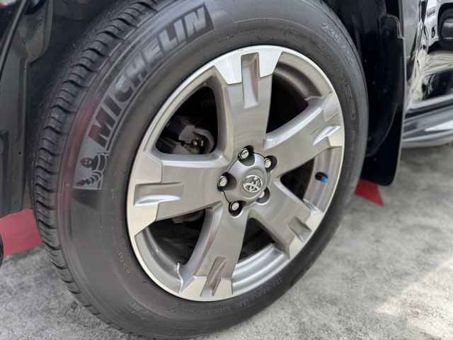 Toyota  RAV4 金鑽店~RAV4 黑色 2.4G尊貴版 里程保證 車況優值 非常好開 妥善率高 超優值代步神  第18張相片