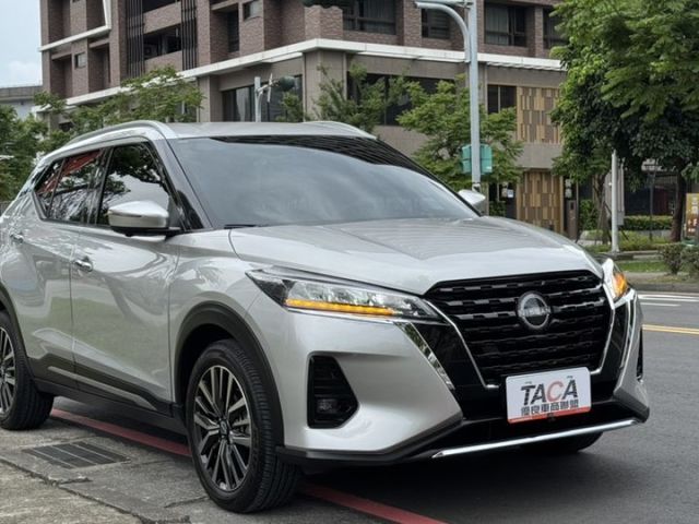 Nissan  Kicks 金鑽店~Kicks 大改款 旗艦版1.6 自然進氣 直列4缸 135匹馬力 加購平衡桿 下護板 底盤防鏽 原廠6年6大系統保固 里程保證只跑16000多公  第1張相片