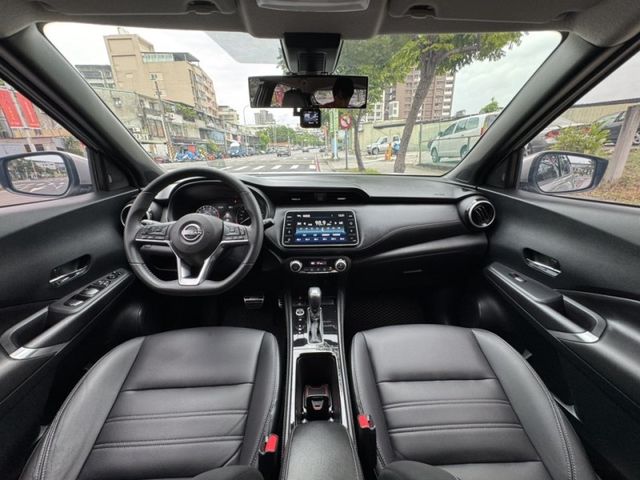 Nissan  Kicks 金鑽店~Kicks 大改款 旗艦版1.6 自然進氣 直列4缸 135匹馬力 加購平衡桿 下護板 底盤防鏽 原廠6年6大系統保固 里程保證只跑16000多公  第3張相片