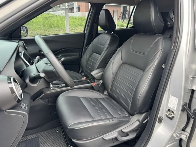 Nissan  Kicks 金鑽店~Kicks 大改款 旗艦版1.6 自然進氣 直列4缸 135匹馬力 加購平衡桿 下護板 底盤防鏽 原廠6年6大系統保固 里程保證只跑16000多公  第5張相片